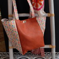 grand sac cabas made in france-simili cuir orange et fleurs vintage-lulu factory
